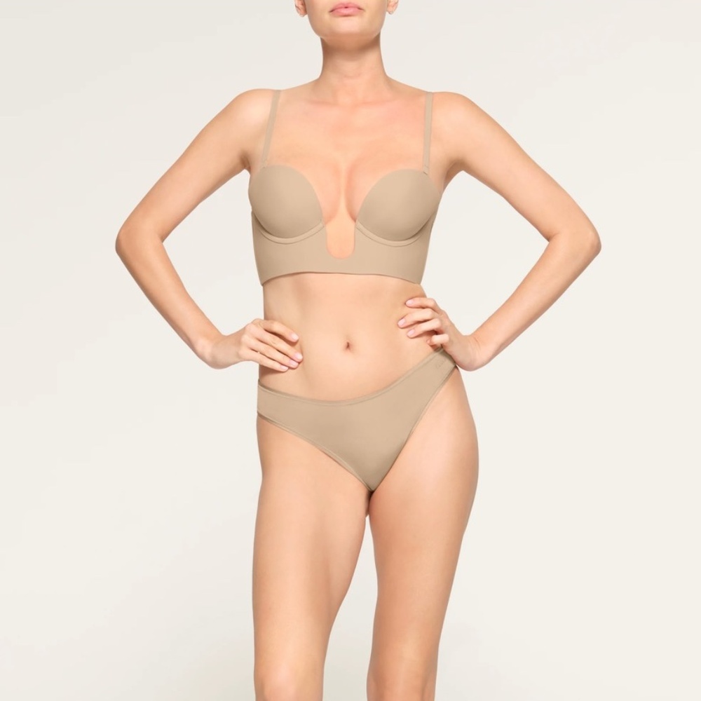 NWT SKIMS Deep Plunge Shapewear Bra Clay Size Small